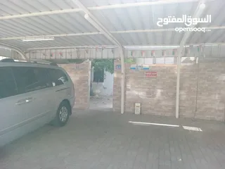  2 فيلا ثلاثه طابق مكونه من شقتين وطابق الثالث غرفتين ومطبخ وجلسه ودوره مياه بيع مستعجل للحادين فقط