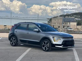  2 كايا نيرو  هايبرد (بنزين+كهرباء ) فل الفل  فتحة سقف  لون مميز اضافات مميزة /2022 جناح اسود