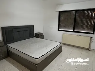  8 شقة للبيع موقع مميز في وسط السوق التجاري