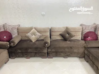 4 كنب صالون وطاولة مستعمل مؤقت للبيع