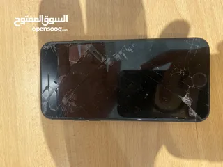  12 اجهزة ايفون كلها بحالة جيدة والكسور الي مبينة انا بصلحها وما منقصر مع الشرا ان شاء الله
