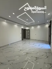  3 شقة شبه ارضي مع ترسات سوبر ديلوكس باجمل مناطق الجبيهة