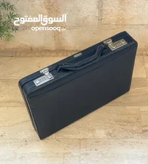  22 شنط سفر وحقائب قديمة ونادرة.