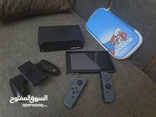  9 جهاز نينتدو سويتش حالة ممتازة جدا مع أغراضه ولعبة