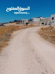  4 (700 متر للبيع على شارعين ذات اطلاله مميزه بالقرب من شارع الاردن وأبونصير حوض المعمر قوشان مستقل)