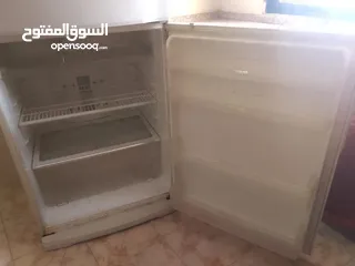  3 ثلاجه نوعيتها شارب 24 قدم في حاله جيده فيها نظام موفر للطاقه