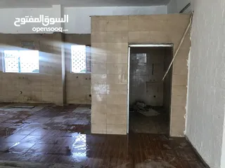  14 ثلاث محلات تجاريه ومخازن علي شارع 36 التجاري الزرقاء الجديدة في افضل موقع في الشارع
