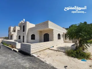  4 فلل للبيع  في منطقة سردا