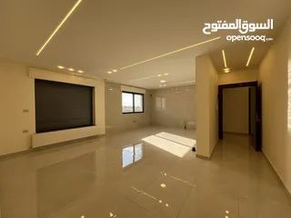  7 شقة أرضية فاخرة للبيع طريق المطار الحويطي خلف المدارس العالمية .. بسعر لقطة