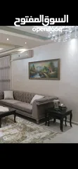  2 برواز عدد 2 رسم طبيعي مع برواز ذهبي الإطار بحاله ممتازه