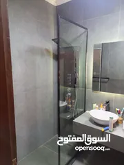  24 متخصصون في جميع أعمال السيكوريت وقواطع المكاتب والزجاج والمرايا