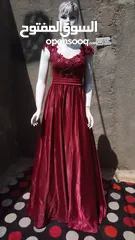  3 فستان مستخدم قليل