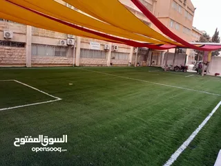  8 ملاعب كرة قدم