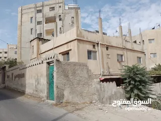  1 بيت طابقين للبيع الارض:505كم البناءطابقين..تصنيف ج مساحه البناء تقريبا طابق الارضي 185 متر مساحه الب