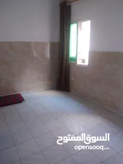  2 غرف باأسعار مختلفه شارع الجامعه الاجره من 90