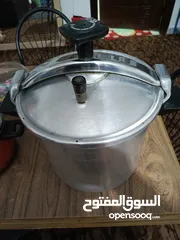  4 طنجرة ضغط سيب فرنسي المنيوم القديم الاصليه أكبر حجم شبة وكاله ولا ناقصها شيء