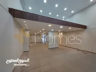  2 معرض ثلاث ابواب (واجهة 18 متر) للايجار في شارع مكة , بمساحة 659م
