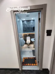  12 مكتب تجاري فخم للبيع أو الإيجار