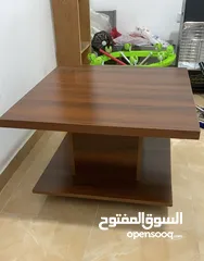  1 طاولة وسط خشب ثقيلة بدون كسور او خدوش مستعملة استعمال بسيط