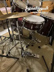 3 Drums PEARL بحالة الوكالة مع نحاسات Zildjian