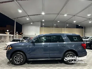  8 Ford Expedition XLT  V6