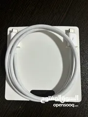  2 Apple Thunderbolt3 usb c