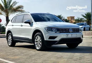  1 2018 Volkswagen Tiguan / Gcc Specs/ 4 Cylinder / 7 Seats / Mid Option