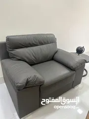  1 sofa  desk.أريكة