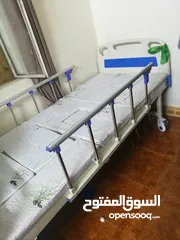  3 سرير مستشفى