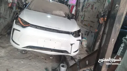  4 قطع غيار السيارات