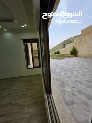  12 شقة مع ترس كبير 660 متر بإطلالة خلابة