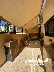  4 شقه في حي ابو الراغب 203 م مع حديقه مساحة 180 م تقريبا