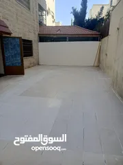  22 شقه ارضيه مميزه