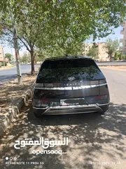  25 سياره موديل 2022 ايونك 5 كهربائيه لون اسود ميتاليك دفع رباعي اكبر بطاريه تمشي فوق 550 كيلو سبعه جيد
