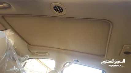  3 سيارة كاديلاك نوع SRX موديل 2006 بحالة جيدة جداً تتميز بداخلية نظيفة جداً