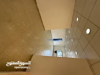  4 مكتب للإيجار  او للبيع تمليك  يصلح لجميع الاعمال واجهه كبيره عشارع مجمع راقي مرج الحمام مجمع طيبة 3