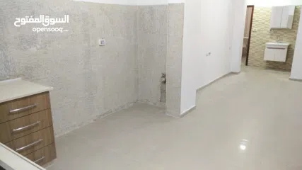  10 شقة مشطبة حديثا للبيع