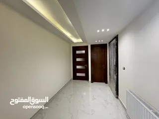  14 شقه شبه ارضي مميزة مساحة 240م مع تراس 200م بسعر مميز (مشروع 112)
