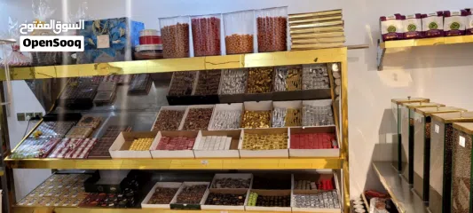  8 معرض مكسرات جاهز بالكامل”