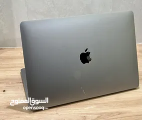  4 MacBook Pro 2017 13 inch 2 Thunderbolt used