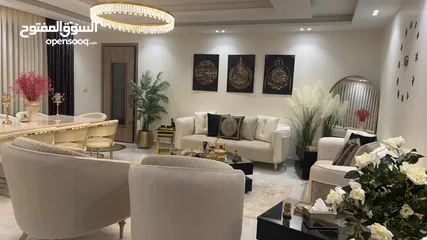  5 شقة فاخرة للبيع الرجاء عدم الاتصال الا من قبل الجادين فقط