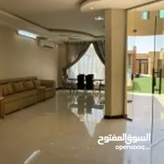  12 شالييه ب 350  و300جنووب الرياض حي  عريض