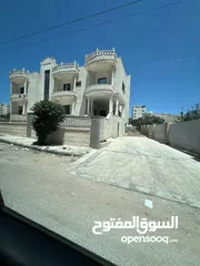  1 فيلا بمساحة 1000 متر مربع اربد / ايدون تم عرضها للبيع بالمزاد العلني