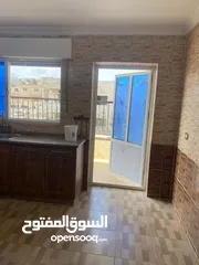  6 شقة سوبر ديلوكس للإيجار طابق اول بناء حديث مصعد خدمة نظافة 3 غرف نوم واحدة ماستر  وصالة وغرفة ضيوف
