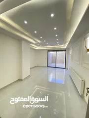  5 شقة فاخر شبة ارضي في طريق المطار الحويطي 170 متر داخلي و خارجي 170 متر بسعر مميز وتشطيب فلل
