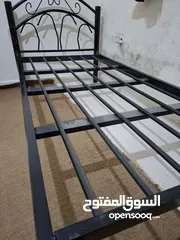  1 تخت حديد مفرد مستعمل بحالة الجديد لون اسود متر بمترين  الموقع صويلح المعلومات الجنائية