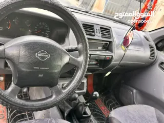  4 نيسان موديل 2000