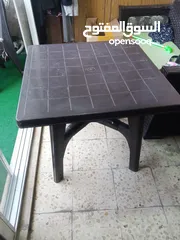  1 طاوله سفره بلاستيك مربعه للبيع مع كراسي