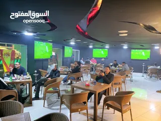  4 محل قهوه مع طابق ثاني جلسات موقع مميز للضمان الشهري بسعر مغري