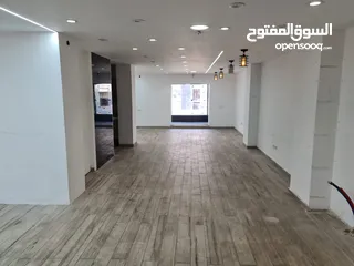  7 محل تجاري للايجار بالقرب من وسط البلد في مدينة الخليل مع واجهة بارزة على الشارع الرئيسي